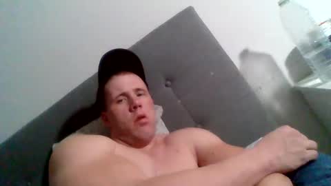 Snapshot of college_muscle chatting on January 29, 4:08 pm foreverxshredded online show from January 29, 4:08 pm