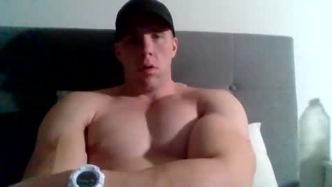 Snapshot of college_muscle chatting on January 31, 1:12 pm foreverxshredded online show from January 31, 1:12 pm
