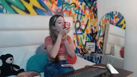 Snapshot of collins_aria chatting on January 18, 11:58 am valentina online show from January 18, 11:58 am