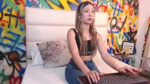 Snapshot of collins_aria chatting on February 5, 11:59 am valentina online show from February 5, 11:59 am