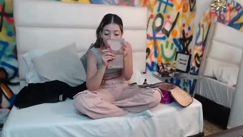 Snapshot of collins_aria chatting on February 16, 11:28 am valentina online show from February 16, 11:28 am