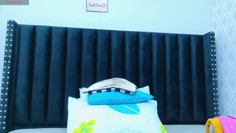 Snapshot of colombia_mommy_ chatting on February 13, 12:01 pm GRETCHEN online show from February 13, 12:01 pm