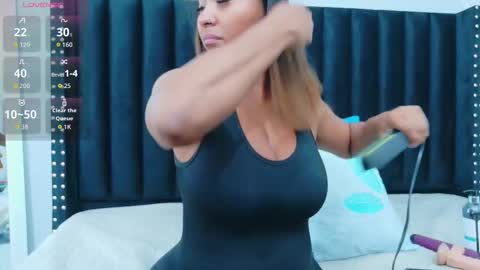 Snapshot of colombia_mommy_ chatting on March 3, 12:22 pm GRETCHEN online show from March 3, 12:22 pm