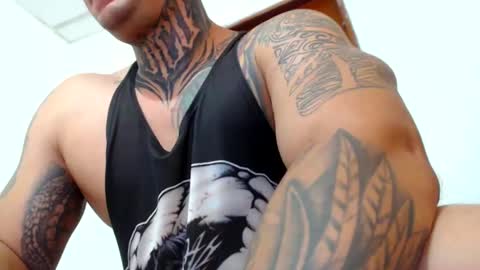 Snapshot of colombian_monster_cock chatting on December 17, 2:22 pm camilo online show from December 17, 2:22 pm