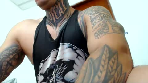 Snapshot of colombian_monster_cock chatting on December 17, 11:16 pm camilo online show from December 17, 11:16 pm