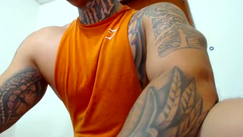 Snapshot of colombian_monster_cock chatting on December 18, 5:10 pm camilo online show from December 18, 5:10 pm