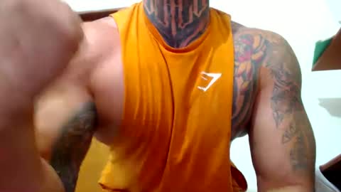 Snapshot of colombian_monster_cock chatting on December 20, 7:01 am camilo online show from December 20, 7:01 am