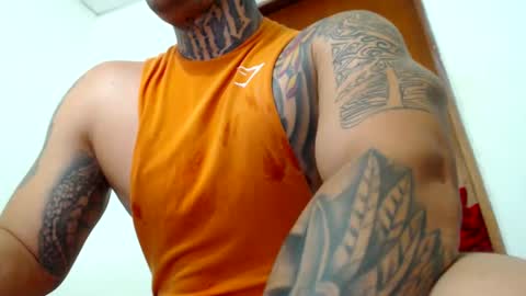 Snapshot of colombian_monster_cock chatting on December 23, 8:00 am camilo online show from December 23, 8:00 am