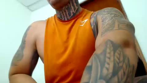 Snapshot of colombian_monster_cock chatting on January 8, 4:55 am camilo online show from January 8, 4:55 am