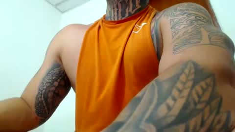 Snapshot of colombian_monster_cock chatting on January 8, 7:55 am camilo online show from January 8, 7:55 am