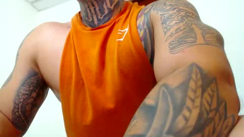 Snapshot of colombian_monster_cock chatting on January 8, 6:20 pm camilo online show from January 8, 6:20 pm