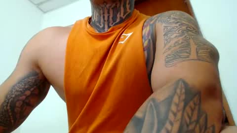 Snapshot of colombian_monster_cock chatting on January 10, 12:04 pm camilo online show from January 10, 12:04 pm