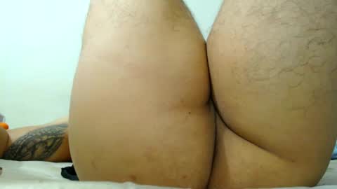 Snapshot of colombian_monster_cock chatting on February 20, 3:45 am camilo online show from February 20, 3:45 am