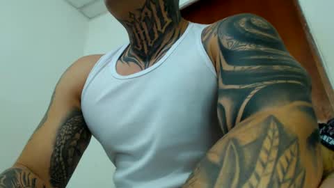 Snapshot of colombian_monster_cock chatting on September 9, 5:51 am camilo online show from September 9, 5:51 am