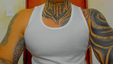 Snapshot of colombian_monster_cock chatting on November 2, 9:00 am camilo online show from November 2, 9:00 am