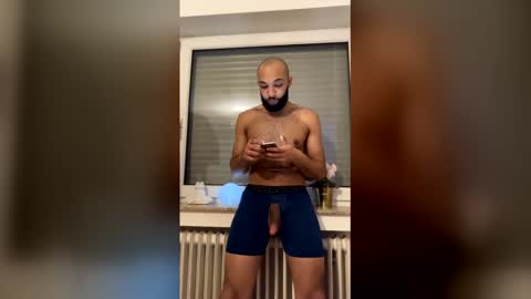 Snapshot of colossalmike chatting on February 15, 7:51 am colossalmike online show from February 15, 7:51 am