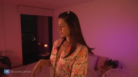 Laura online show from October 16, 11:06 pm