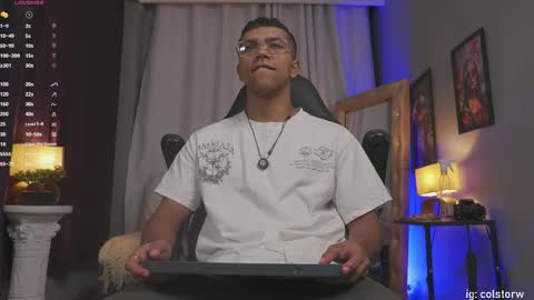 Snapshot of colstorw_ chatting on April 24, 10:07 am colstorw_ online show from April 24, 10:07 am