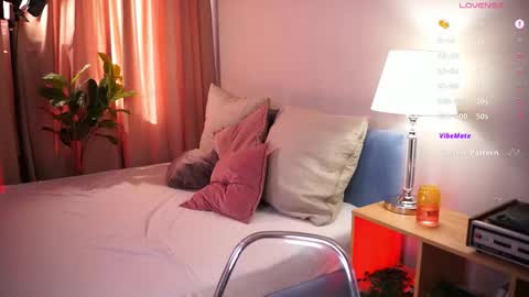 Snapshot of come_in_bed chatting on March 15, 1:39 pm Audrey online show from March 15, 1:39 pm