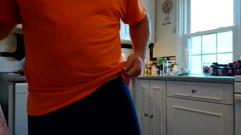 Snapshot of comegetmeinthemorning chatting on April 29, 6:58 pm comegetmeinthemorning online show from April 29, 6:58 pm