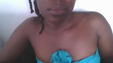 Snapshot of comicalcara chatting on February 4, 4:39 pm Cara online show from February 4, 4:39 pm