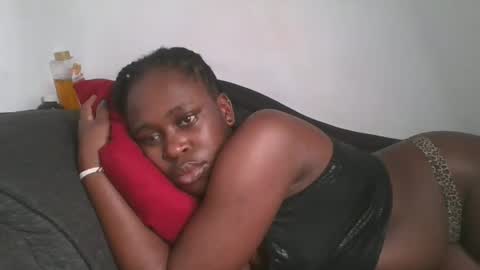 Snapshot of comicalcara chatting on February 13, 3:03 pm Cara online show from February 13, 3:03 pm