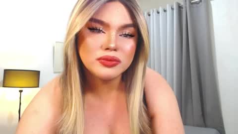 Snapshot of commanderroxyx chatting on February 18, 5:03 am Roxy online show from February 18, 5:03 am