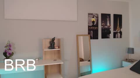 Snapshot of connie_haze chatting on December 21, 1:47 am Connie online show from December 21, 1:47 am