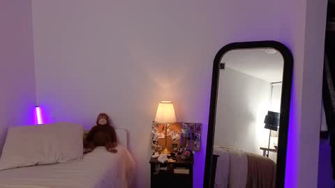 Snapshot of connie_varela chatting on May 12, 12:52 am new account online show from May 12, 12:52 am