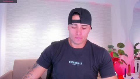 Snapshot of connorsmith_26 chatting on April 25, 1:52 pm Connor Smith online show from April 25, 1:52 pm