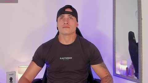 Snapshot of connorsmith_26 chatting on May 14, 1:23 am Connor Smith online show from May 14, 1:23 am
