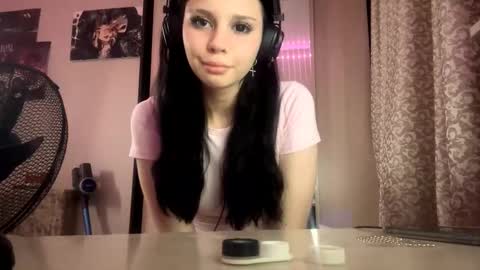 Snapshot of constancefeusier chatting on October 24, 9:11 pm Isabella online show from October 24, 9:11 pm