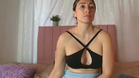 conyabril online show from March 13, 3:29 pm