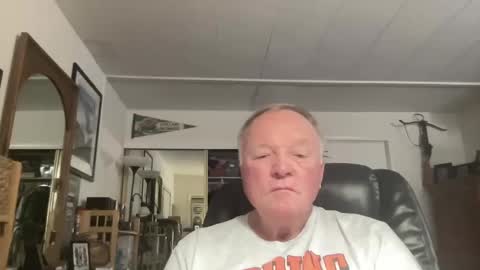 Snapshot of cookoosnest chatting on October 22, 4:35 am cookoosnest online show from October 22, 4:35 am