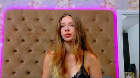 Snapshot of cora_vex chatting on June 19, 4:28 am CoraVex online show from June 19, 4:28 am