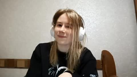 Snapshot of coraliepenick chatting on May 30, 12:13 pm Niki online show from May 30, 12:13 pm