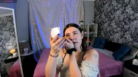 Snapshot of coraline_kitty chatting on February 21, 6:36 am Coraline online show from February 21, 6:36 am