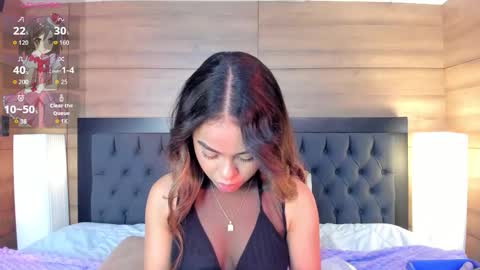 coralineross_ online show from February 21, 7:48 pm