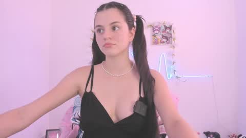 Coraline uwu     Bienvenidos al dulce mundo de Coraline    Hola amores soy Coraline  Una chica  tierna juguetona online show from May 28, 4:26 pm