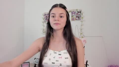 Snapshot of coralinexxx07 chatting on July 16, 3:23 am Coraline uwu Bienvenidos al dulce mundo de Coraline Hola amores soy Coraline Una chica tierna juguetona online show from July 16, 3:23 am