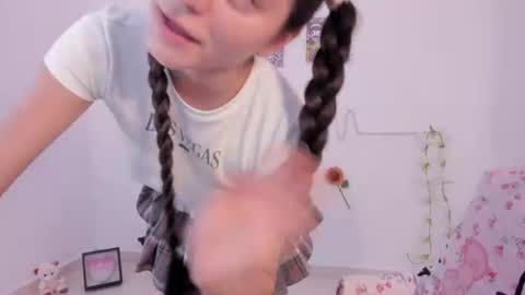 Snapshot of coralinexxx07 chatting on July 16, 10:16 pm Coraline uwu Bienvenidos al dulce mundo de Coraline Hola amores soy Coraline Una chica tierna juguetona online show from July 16, 10:16 pm