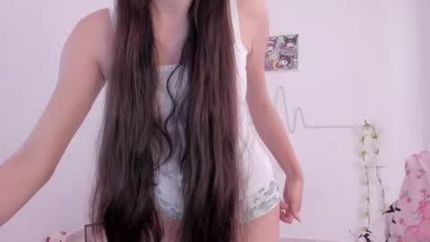 Snapshot of coralinexxx07 chatting on July 21, 4:31 pm Coraline uwu Bienvenidos al dulce mundo de Coraline Hola amores soy Coraline Una chica tierna juguetona online show from July 21, 4:31 pm