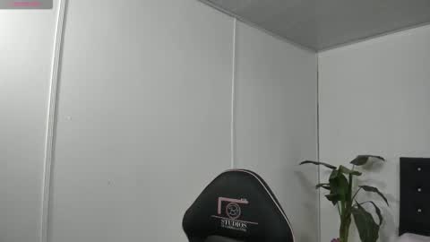 Snapshot of corall_tay chatting on September 17, 12:07 pm corall_tay online show from September 17, 12:07 pm