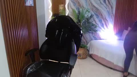 Snapshot of corall_tay1 chatting on May 12, 11:51 am corall_tay1 online show from May 12, 11:51 am