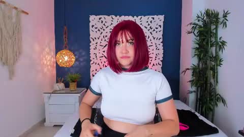 Snapshot of coralquinn chatting on July 7, 8:13 pm online show from July 7, 8:13 pm