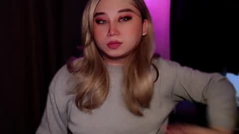 Snapshot of corefinder_xx chatting on November 6, 11:00 am corefinder_xx online show from November 6, 11:00 am