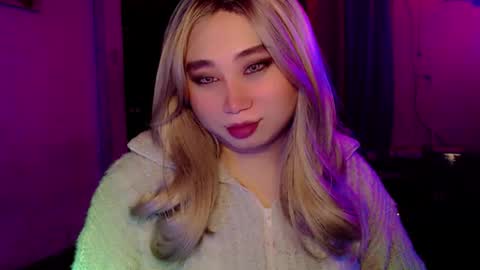 Snapshot of corefinder_xx chatting on January 6, 4:00 pm corefinder_xx online show from January 6, 4:00 pm