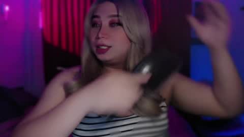 Snapshot of corefinder_xx chatting on April 2, 5:10 pm corefinder_xx online show from April 2, 5:10 pm