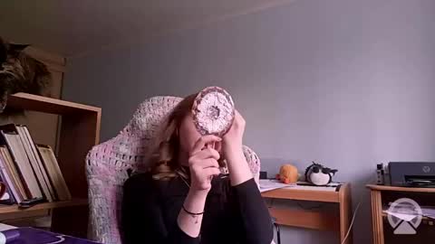Snapshot of corinearendale chatting on May 30, 9:06 am Elvi online show from May 30, 9:06 am