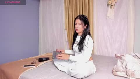 Snapshot of cositarika__ chatting on June 14, 2:35 am Lunita online show from June 14, 2:35 am